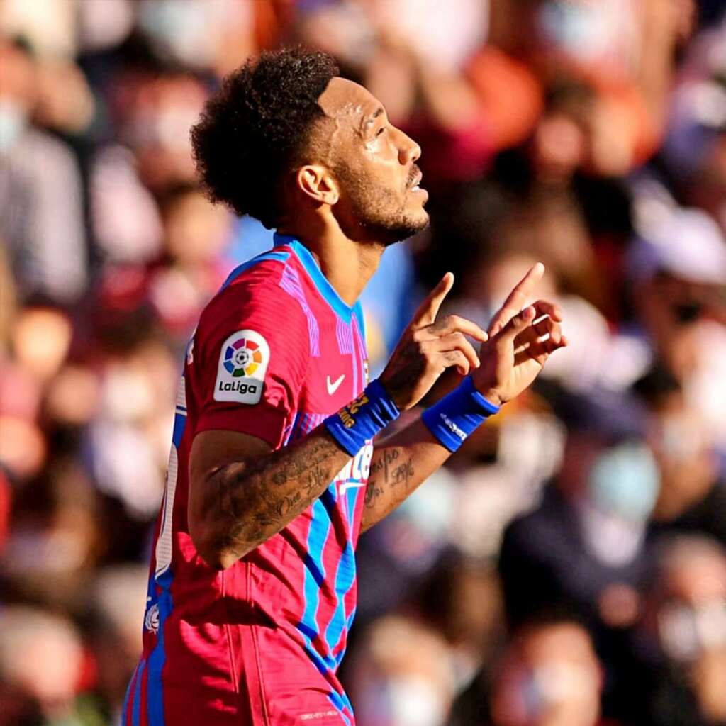 ESPANHOL: Aubameyang faz dois, Barça goleia o Valencia e sobe para o 4º lugar