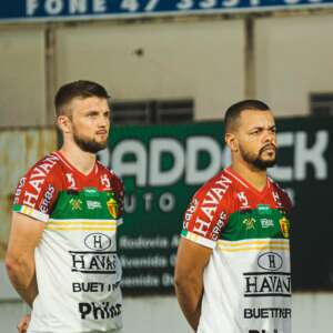 CATARINENSE: Brusque vence e lidera