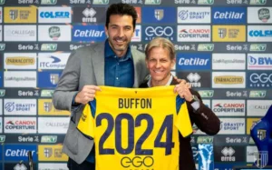 Italiano: Aos 44 anos, Buffon renova com o Parma