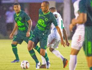 CATARINENSE: Chape vence no final