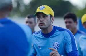 Goiás encaminha acerto com ex-técnico do Vitória