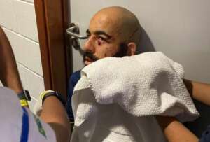 Após ataque, goleiro do Bahia é levado ao hospital; clubes se pronunciam