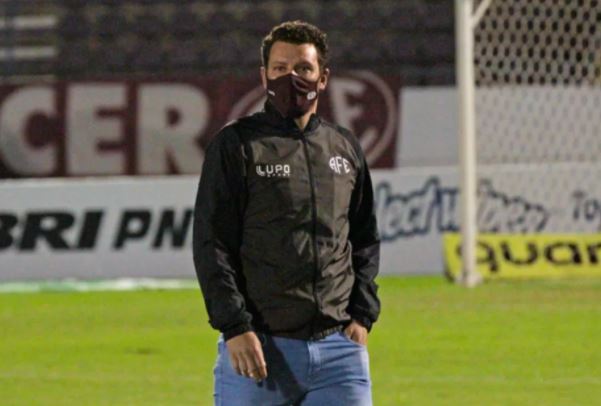 Elano terá que mexer na Ferroviária contra Palmeiras 2 elano