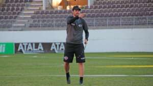 Elano exige mais atenção do elenco na sequência do Paulistão