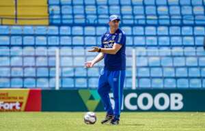 Catarinense: Interino lamenta erros de passe do Avaí e fala em acertar para buscar a recuperação