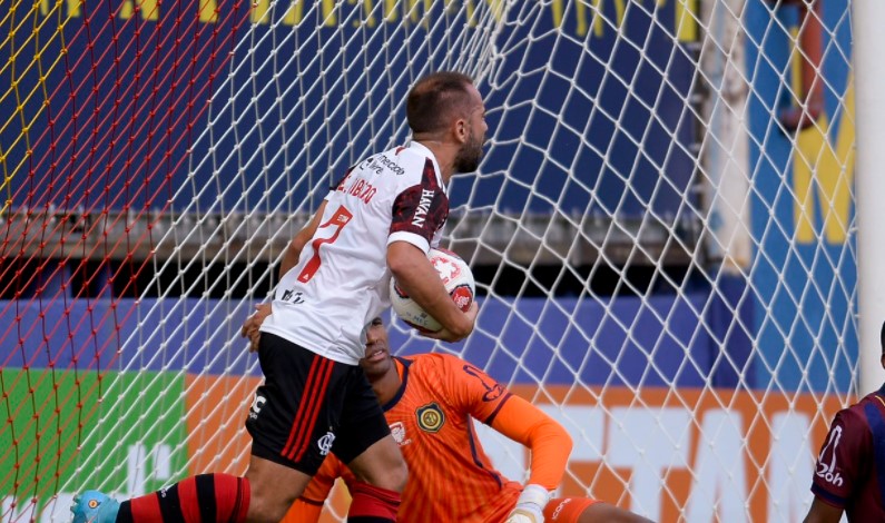 CARIOCA: Flamengo vence e pressiona Flu