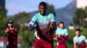 Chapecoense negocia com zagueiro do Náutico