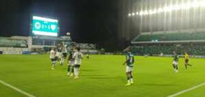 GOIANO: Goiás sofre, mas vence a primeira e afasta a crise