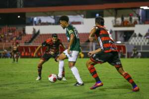 Atuação deixa técnico do Guarani envergonhado