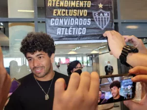 Paulistão: Divergência na questão salarial trava negociação entre Santos e meia ex-Galo