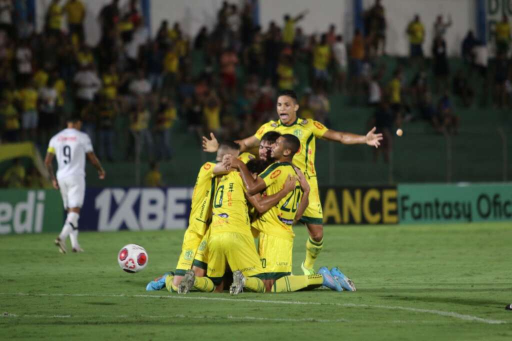 Ponte Preta melhora com nova postura