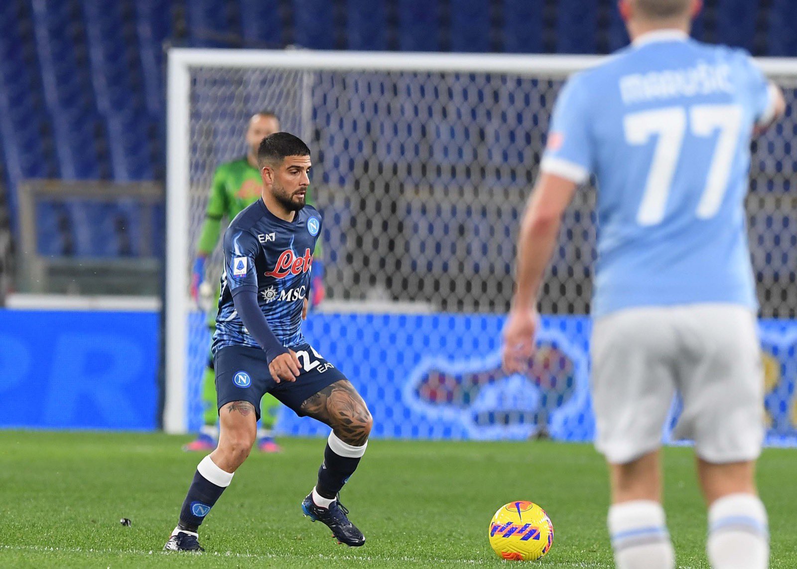 ITALIANO: Em duelo eletrizante, Napoli derrota a Lazio e assume a liderança