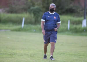 Ponte Preta negocia com ex-técnico do Guarani