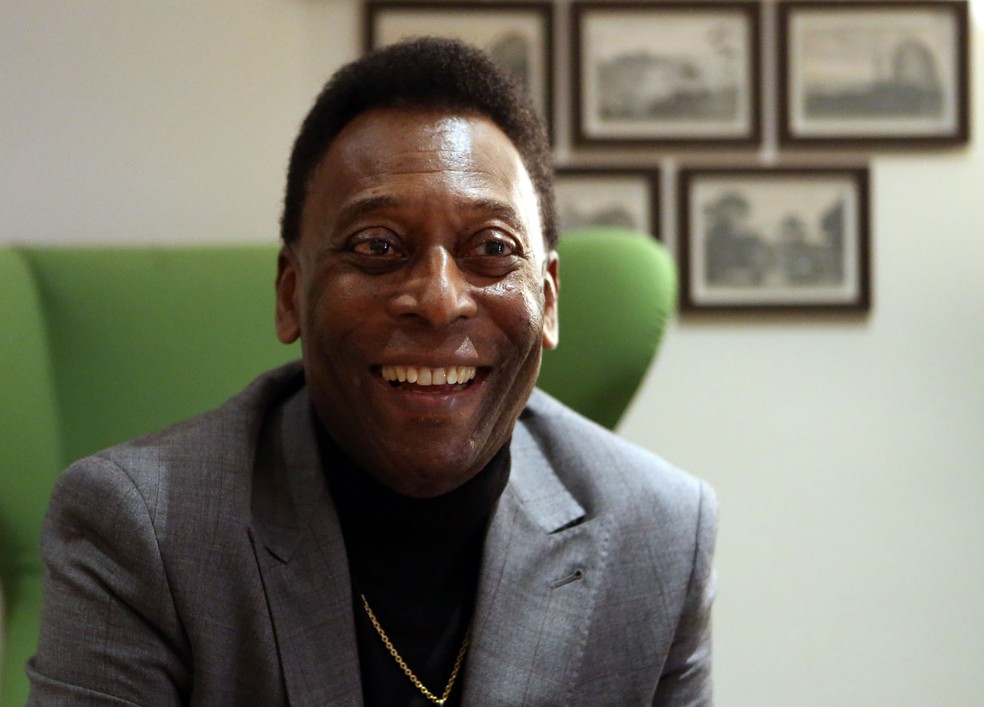EM CASA: Pelé recebe alta de hospital após tratamento de infecção urinária