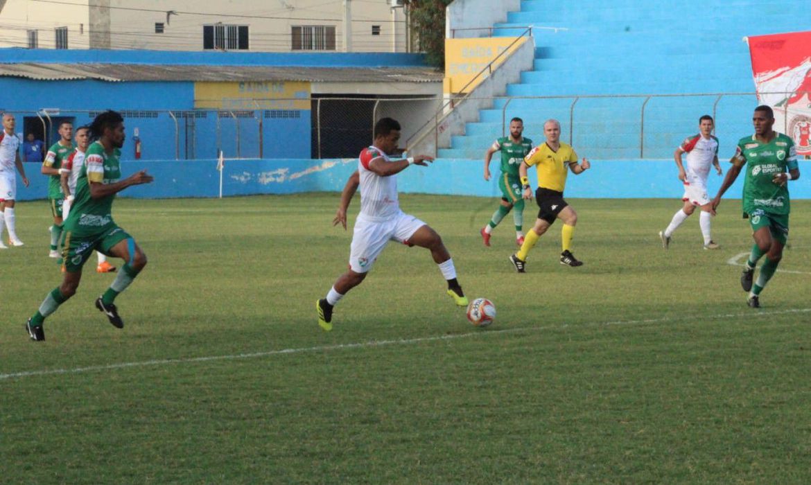 PERNAMBUCANO: Com gol antológico, Salgueiro vence o Sete; Santa Cruz vence Íbis