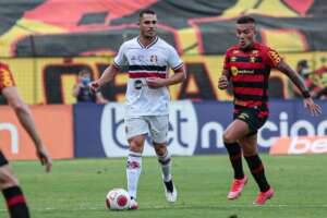 PERNAMBUCANO: Empate no Clássico das Multidões embola estadual