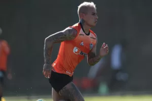 Mineiro: Vargas tem lesão no ligamento do joelho e fica de fora do Atlético-MG por tempo indeterminado