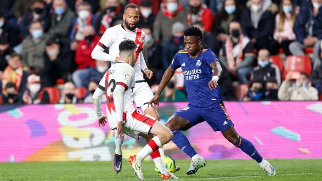 ESPANHOL: Vinícius Jr e Benzema decidem no fim e Real Madrid derrota Rayo Vallecano