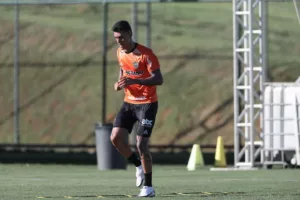 Mineiro: Atlético-MG acerta renovação de contrato com zagueiro