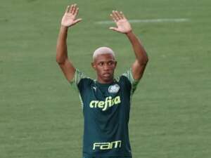 Valorizado, Danilo se firma no Palmeiras com técnica, versatilidade e 'correria'