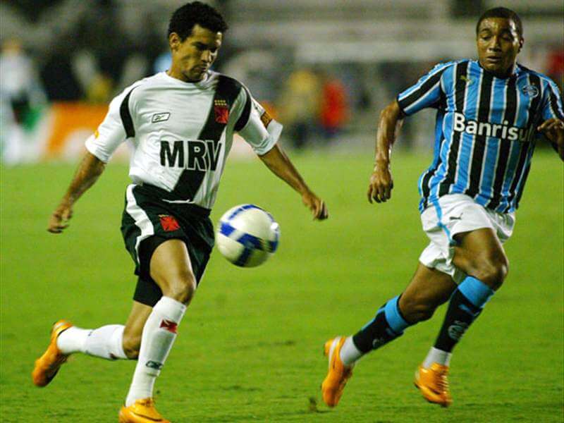 Ex-lateral de Vasco, São Paulo e Santos fecha com time modesto de Alagoas