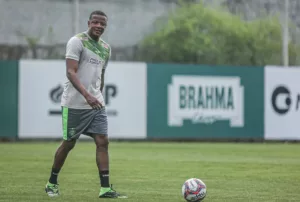 Coritiba se aproxima de rescisão com atacante