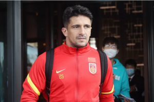 Time do Brasileirão negocia com atacantes ex-São Paulo e Sport