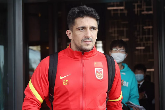 Time do Brasileirão negocia com atacantes ex-São Paulo e Sport