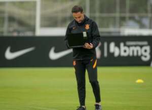 Vítor Pereira considera que atraso afetou concentração do Corinthians