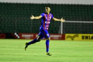 Vasco fecha com atacante vice-artilheiro do Catarinense