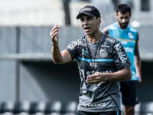 Fabián Bustos estreia com missão de reerguer o Santos em visita à Ferroviária