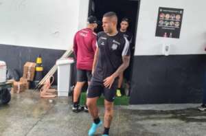 Após deixar Ucrânia, atacante inicia treinamento no Figueirense