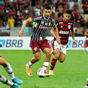 Lateral do Flu comemora vitória no jogo de ida da final do Carioca
