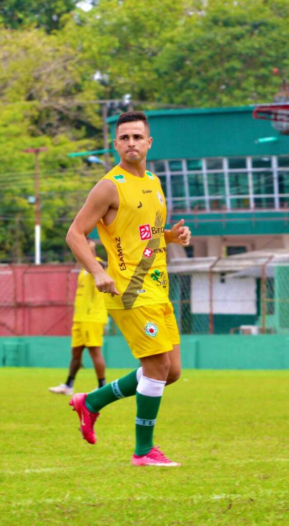 Ala com passagens no exterior próximo da Série C