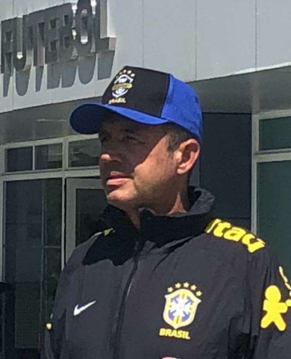 Técnico Roberto Neves está com um pé no futebol paulista