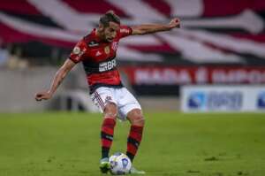 Flamengo multa lateral em 10% do salário após ato de indisciplina