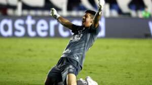 Flamengo monitora goleiro do Santos, mas multa assusta cariocas