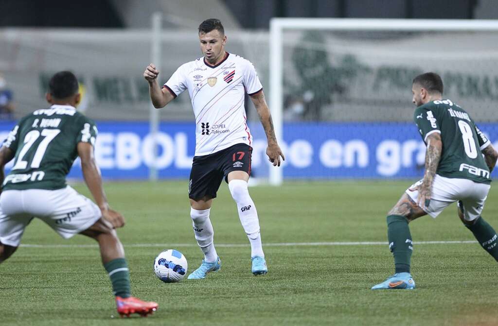 Pedro Henrique admite falta de agressividade do Athletico-PR diante do Palmeiras