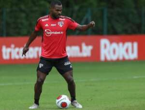 Recuperado da Covid-19, Nikão treina, mas desfalca o São Paulo