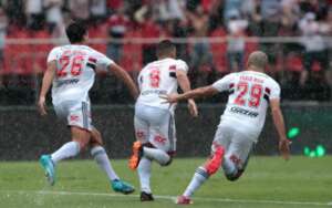 Calleri aponta pressão como trunfo do 'gol relâmpago' do São Paulo