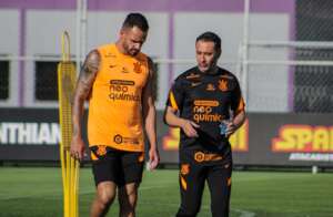 Sem Roni, Vitor Pereira comanda primeiro treino tático no Corinthians