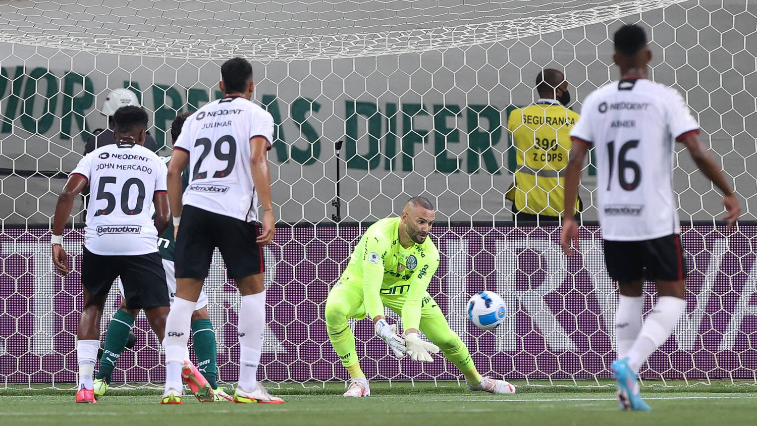 Com ótima atuação, Weverton completa 10 jogos sem sofrer gols no Paulista –  Palmeiras