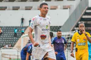 Zagueiro artilheiro é destaque do Comercial na A3