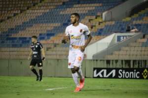 Oeste 4 x 0 Linense - Rubrão dá o troco, goleia e avança para semifinais