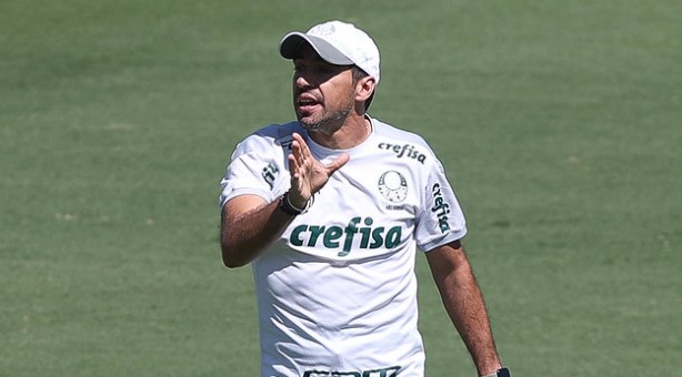 Abel Ferreira em treino para Palmeiras x Ituano