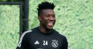 Goleiro do Ajax sofre acidente de carro, mas sai ileso