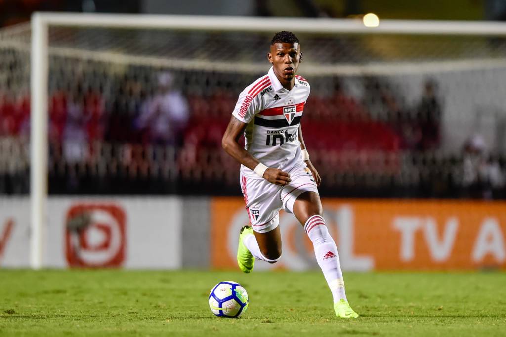 Zagueiro do São Paulo rompe ligamentos do tornozelo e perde a temporada