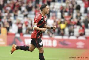PARANAENSE: Athletico vence nos pênaltis e Maringá goleia