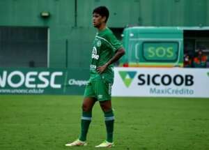 Lesão de volante vira dor de cabeça na Chapecoense