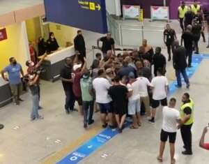 Confusão no desembarque do Fluminense